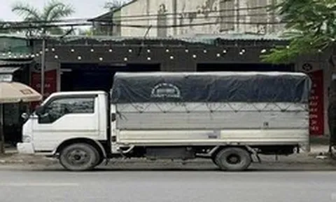 Phát hiện xe tải máu xám lạ, công an Việt Nam lập tức theo dõi giám sát