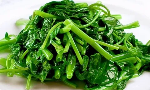 Luộc rau muống tưởng dễ mà khó: Ghi nhớ 5 mẹo để rau xanh giòn, giữ trọn dinh dưỡng