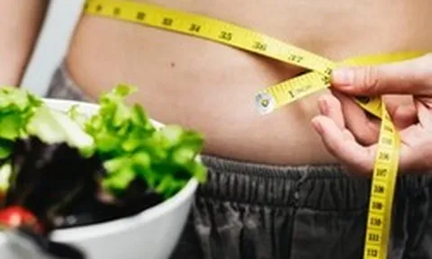 Phương pháp giảm cân sai cách này có thể dẫn đến mãn kinh và loãng xương: Bác sĩ sản phụ khoa tiết lộ 3 cách đốt cháy mỡ thừa nhanh