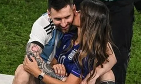 Messi quá yêu vợ
