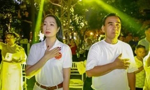 Bức hình xúc động của MC Quyền Linh và người yêu cũ