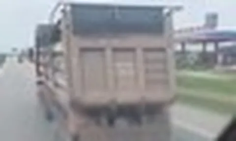 Xe đầu kéo đánh võng trên đường, tài xế bị phạt đến 50 triệu đồng