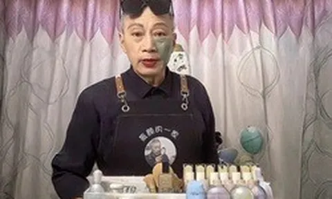 Kiếm tiền giúp cháu chữa bệnh, ông ngoại 75 tuổi trở thành streamer làm đẹp