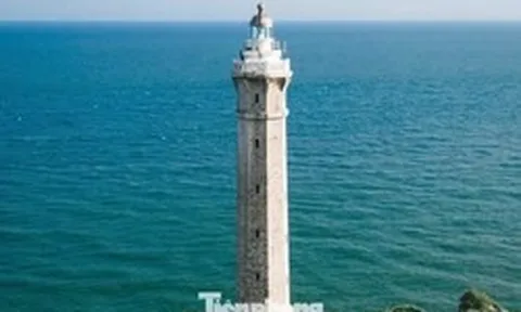 Ngắm ngọn hải đăng cao nhất Việt Nam