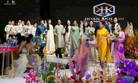 Cảnh tượng có một không hai tại VinPalace Cổ Loa đang thu hút hàng nghìn người