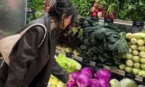 5 loại rau dễ "ngậm" thuốc trừ sâu nhất chợ: Người bán không muốn ăn nhưng người mua tranh nhau mỗi ngày