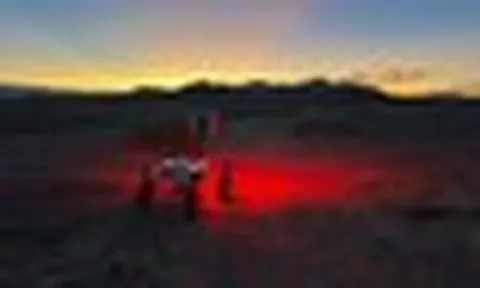 Video: Khoảnh khắc xe tự hành NASA chạy 26 km gần như không cần con người