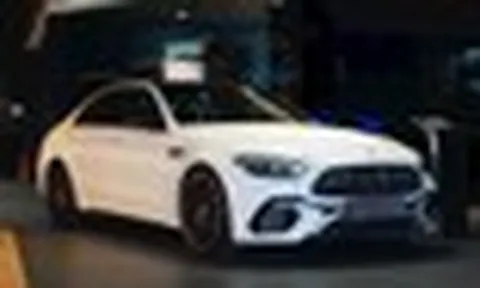 Hàng hiếm Mercedes-AMG C 63 mới 100% giảm cả tỷ đồng: Chỉ có 5 chiếc tại VN, khó 'đụng hàng' với C-Class trên đường, máy 2.0L mạnh gần 700 mã