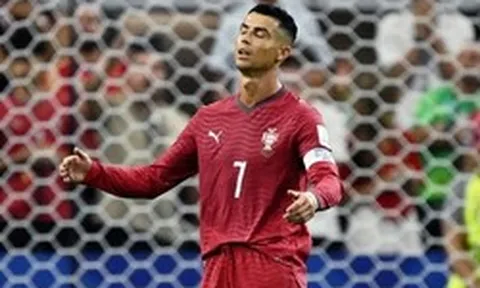 Bồ Đào Nha thua Tây Ban Nha 0-1: Merino ghi bàn bù giờ, Ronaldo nói lời chia tay