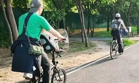 "Tóm gọn" chủ tịch showbiz và nàng thơ H.T đưa con trai đi chơi, ngoại hình quý tử thành tâm điểm