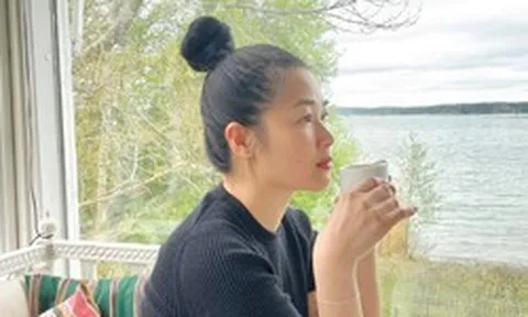 Nữ diễn viên rời Việt Nam ra nước ngoài sau ly hôn Huy Khánh: "Ngày nào 2 mẹ con cũng ôm nhau khóc"