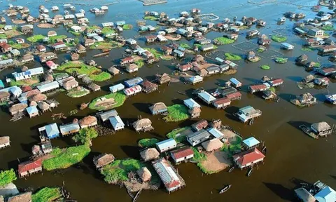 Kỳ lạ ngôi làng không có đường sá, người dân không ai có xe
