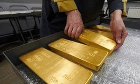 Ai đã bán 200.000 ounce vàng 1 tháng qua?