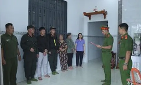 Ra quyết định khởi tố nhân viên vật liệu Ngô Thị Thanh Tuyền SN 2003 và 6 đồng nghiệp