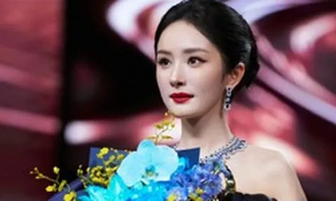 Từng bị chỉ trích bỏ bê con gái, Dương Mịch đã trả lời phỏng vấn ra sao mà dân mạng "quay xe", từ chê thành xuýt xoa khen cách cô dạy con?