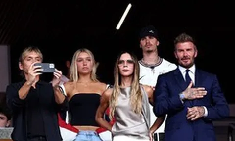 Tiểu thư Harper Beckham khoe visual sáng bừng, vóc dáng phổng phao cùng David Beckham trên khán đài cổ vũ tuyển Anh