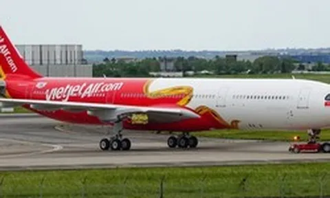 Cuối tháng 6, sân bay Pháp ghi nhận một máy lạ của Vietjet
