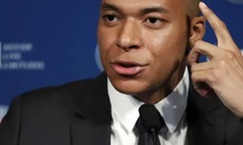 Mbappé ghi bàn bằng chân, ghi điểm bằng tiếng Anh!