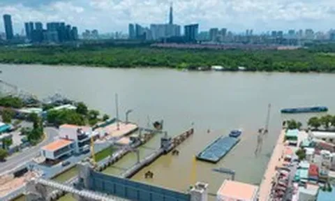 Thi công dự án chống ngập 10.000 tỷ, kênh Tẻ - Đôi tạm cấm luồng