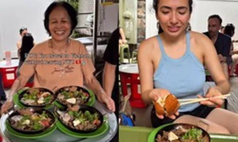 Nhìn cái bàn xếp, cái ghế nhựa trong hẻm ai mà ngờ đây lại là quán Việt ở New York, cho đến khi trả 730.000 cho phần bò né
