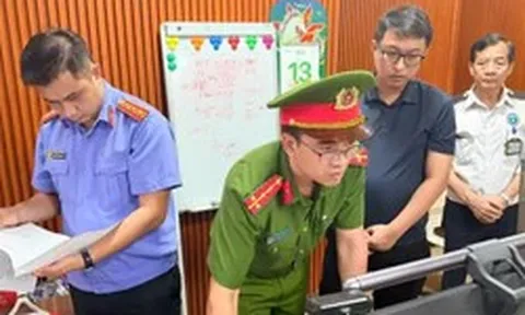 Ba giám đốc doanh nghiệp bị khởi tố vì bán máy tính cài ‘Win lậu’
