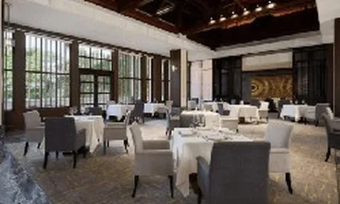 Phát hiện nhà hàng bên bờ Hồ Tây 4 năm liền được vinh danh Michelin Guide: đưa cả Hồ Tây, Huế, Đà Lạt vào một thực đơn đặc biệt