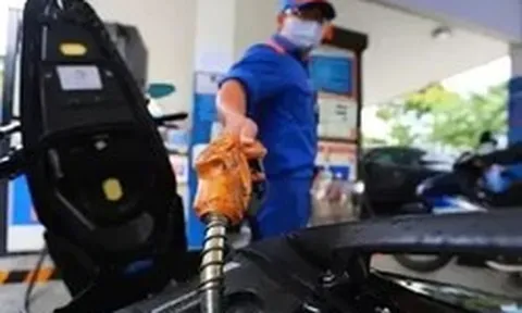 Giá xăng, dầu cùng tăng