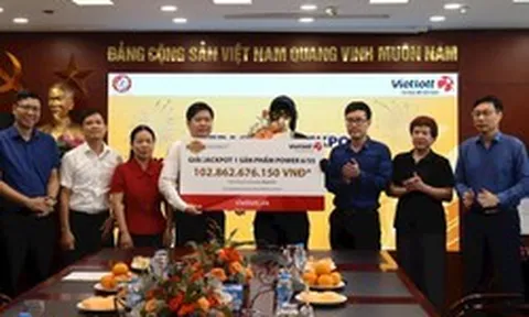 Mua vé Vietlott 2 lần/tuần, mỗi lần 20-30 vé, người đàn ông Hàn quốc trúng Jackpot 100 tỷ đồng