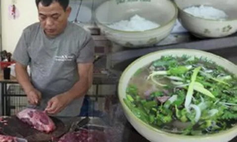Phở trâu đắt khách nhất Hà Nội: Mỗi ngày bán hết 2 con, thái trực tiếp tại quán, bát gần 1 lạng thịt chỉ 40.000 đồng