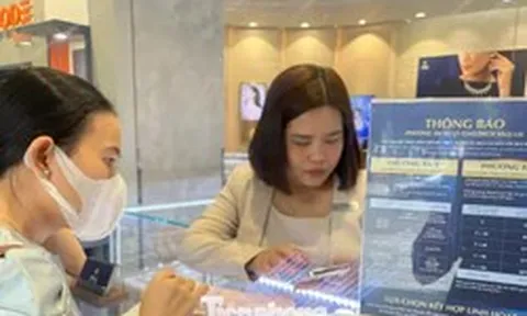 Khổ như đi bán kim cương: Người giàu cũng khóc!