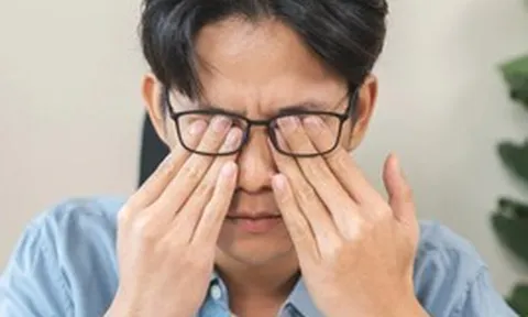 Choáng: Người đàn ông có hàng nghìn con rận ở mi mắt, bác sĩ chỉ ra nguyên nhân nhiều người mắc phải