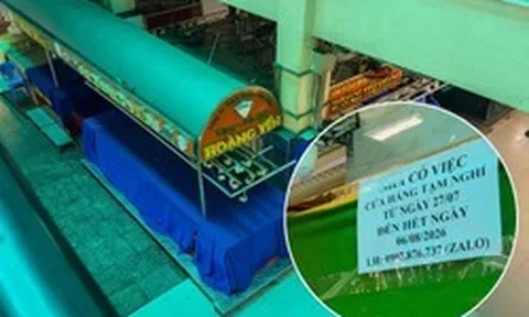 Cảnh tượng khó tin tại "thủ phủ" vàng bạc, đá quý TP.HCM: Hàng loạt cửa tiệm đóng cửa, treo biển tạm nghỉ vì "nhà có việc", "để sửa chữa"