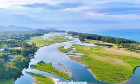 Sững sờ đầm nước ngọt 'nép mình' bên biển Sa Huỳnh