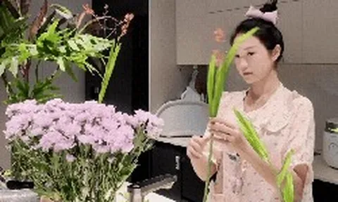 Không tham gia "đường đua làm dâu hào môn", Doãn Hải My vẫn mê cắm hoa sau một ngày bận rộn