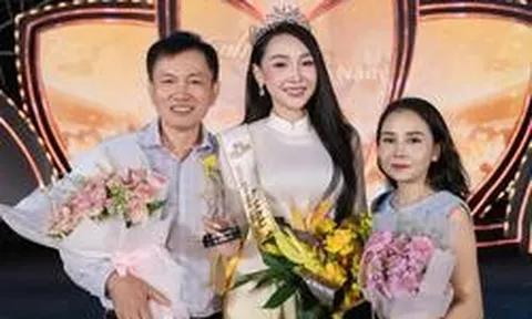 Á hậu sinh năm 2003 vừa đăng quang: Là học trò 10 năm của cặp đôi nổi tiếng, được mẹ ruột trang điểm cho khi đi thi