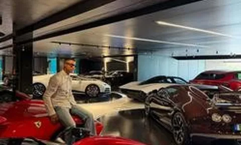 Cristiano Ronaldo khoe dàn siêu xe triệu USD trong gara cá nhân