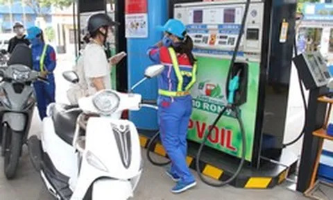 Giá xăng, dầu cùng giảm