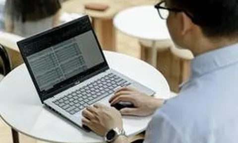 Lựa chọn laptop AI nào như món đầu tư xứng đáng cho 4 năm đại học?