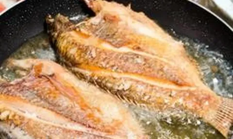 3 thói quen rán cá cần bỏ ngay