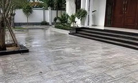 Vì sao ngày càng nhiều gia đình không còn lát kín sân bằng gạch? 2 cách làm vừa mát vừa thoát nước tốt đang dần trở thành xu hướng mới