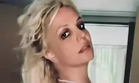 Britney Spears bất ổn