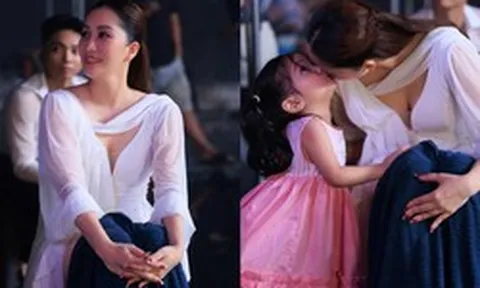 Khánh Thi tuổi 44 nhan sắc vẫn trẻ đẹp đỉnh cao, hai con gái xinh như búp bê quấn quýt bên cạnh càng chiếm spotlight