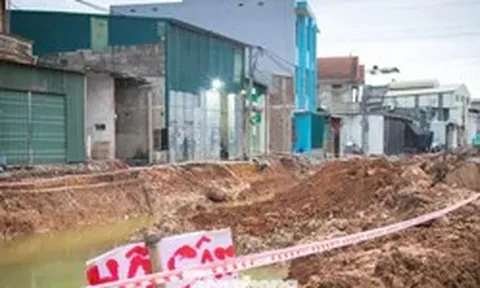 Hà Nội khắc phục hố sâu ven Quốc lộ 6, làm rõ nguyên nhân thi công 'xôi đỗ'