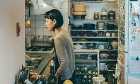Vì sao kệ bếp mở từng rất được ưa chuộng nhưng ngày càng nhiều gia đình dùng vài năm rồi muốn bỏ?