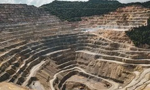 Phát hiện một vùng đất chứa vàng kéo dài 7km, 5 lỗ khoan đều trúng quặng chất lượng cao