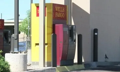 Phát hiện túi bọc chứa hơn 5,3 tỷ đồng tiền mặt bị bỏ lại cạnh cây ATM