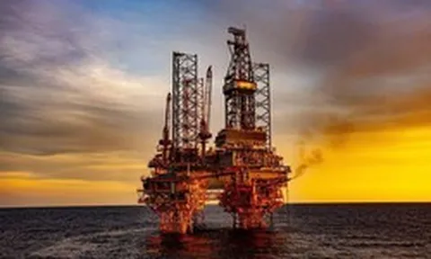 Mỹ, Iran giữ lập trường cứng rắn, giá dầu thế giới vọt lên trên 90 USD/thùng