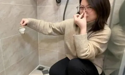 Mới dọn vào ở 1 tháng, nhà đã lộ 4 lỗi khiến chủ nhà phát cáu: Gạch nứt, cửa kính rạn, nhà vệ sinh vừa rò vừa bốc mùi
