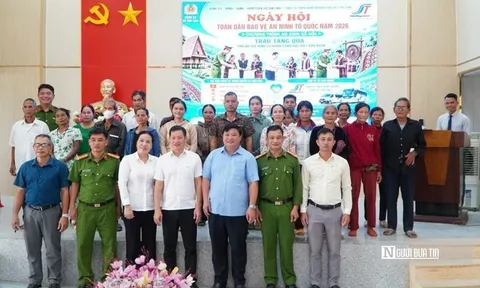 Đời sống và Pháp luật chung tay "tiếp sức" cho hàng chục hộ khó khăn ở Quảng Ngãi