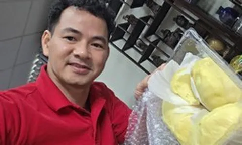 Cục trưởng Xuân Bắc bất ngờ nhận được quà